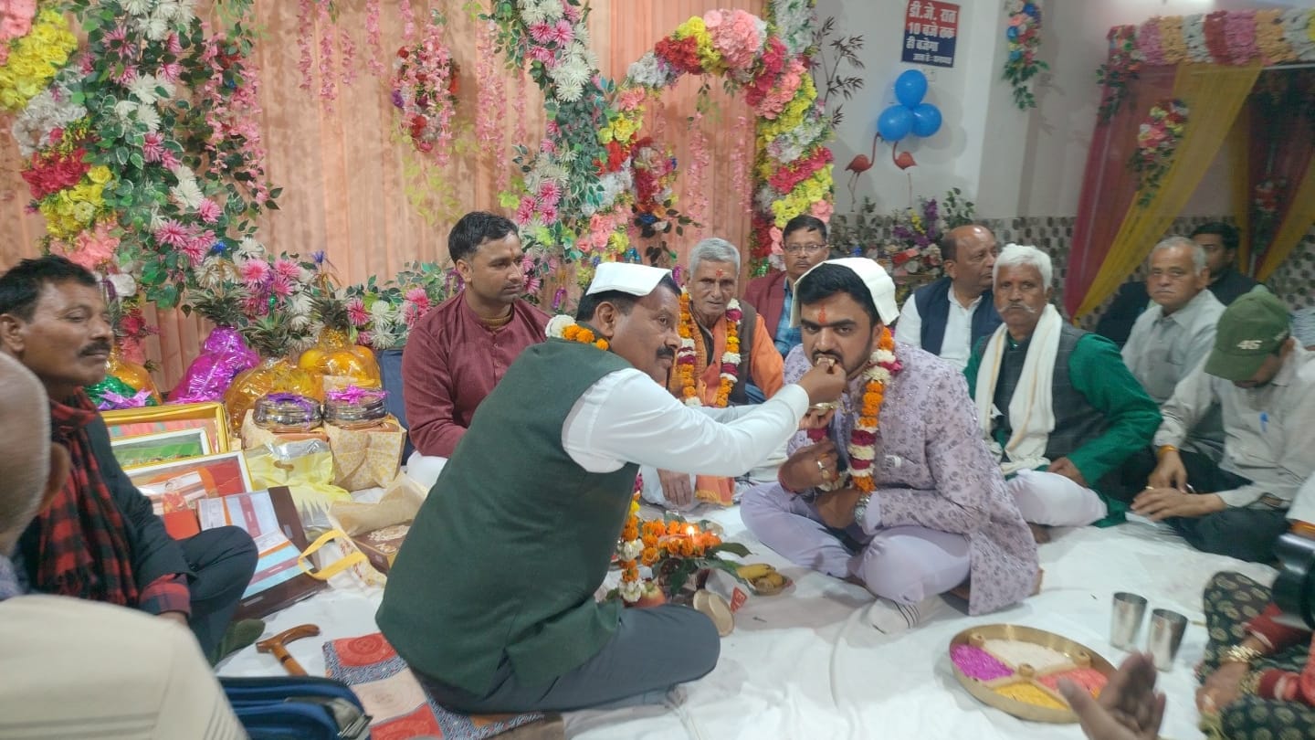 विनीता सिंह (गुड्डन) के परिवार ने बरीक्षा कार्यक्रम बड़ी भव्यता के साथ सम्पन्न किया 